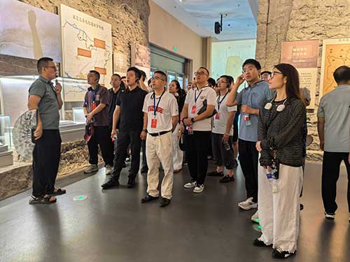 大悦城控股北方大区公司西安公司党总支部组织开展了“践行西柏坡精神，走好新时代赶考路”红色践学活动