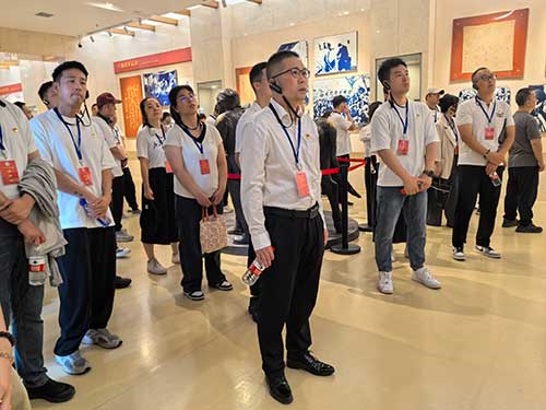 大悦城控股北方大区公司西安公司党总支部组织开展了“践行西柏坡精神，走好新时代赶考路”红色践学活动