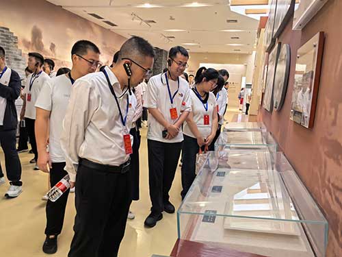 大悦城控股北方大区公司西安公司党总支部组织开展了“践行西柏坡精神，走好新时代赶考路”红色践学活动